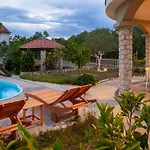 Lusi House Villa *