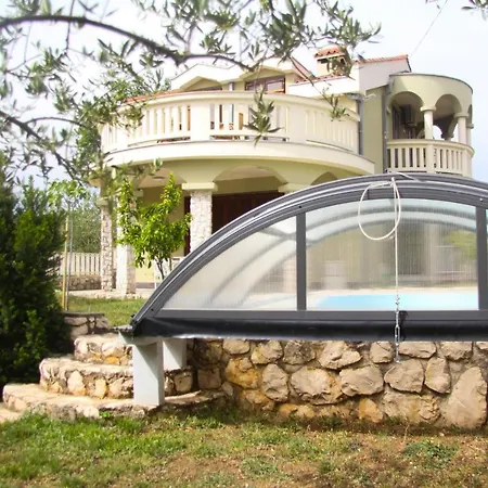 Lusi House Villa