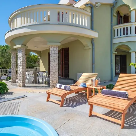Villa Lusi House *