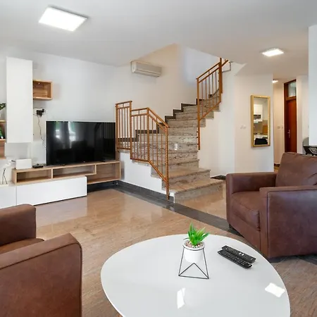Lusi House Villa