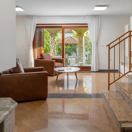 Lusi House Villa *