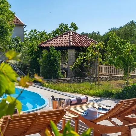 Lusi House Villa *