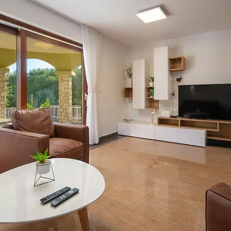 Lusi House Villa *