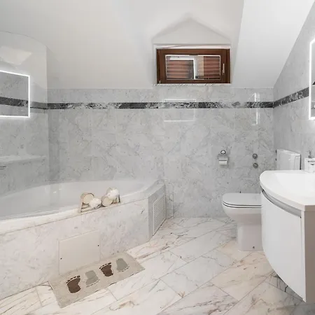 Lusi House Villa *
