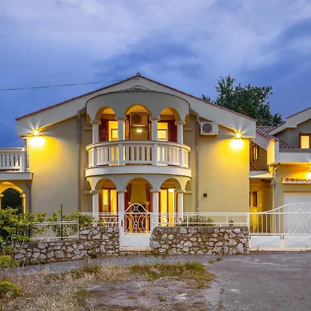 Lusi House