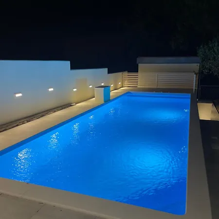 Lusi House *