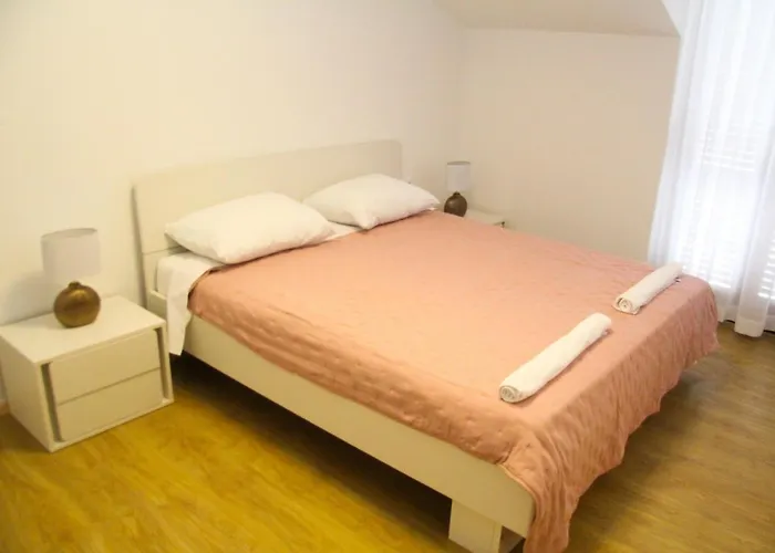 Lusi House סבטי פיליפ אי ג'קוב