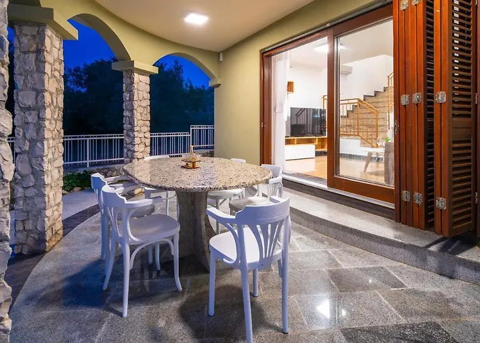 Lusi House