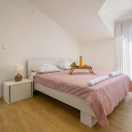 Lusi House