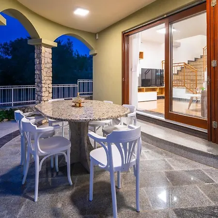 Lusi House