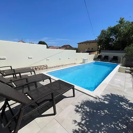 Lusi House Vila